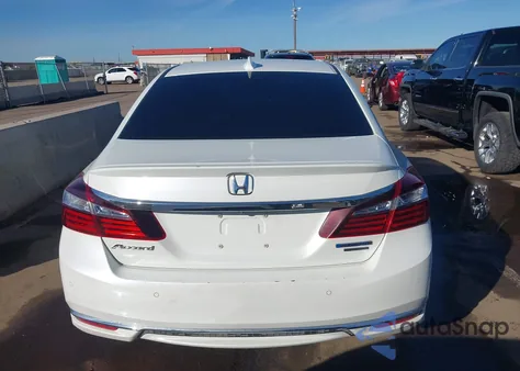 2017 Honda Accord Hybrid Touring z USA, uszkodzony, nr VIN JHMCR6F7XHC007900